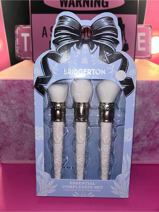 Bridgerton Other - Bridgerton Three piece Makeup Cosmetic Brush Set